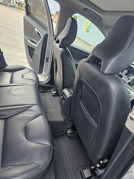 Volvo XC60 16 of 30