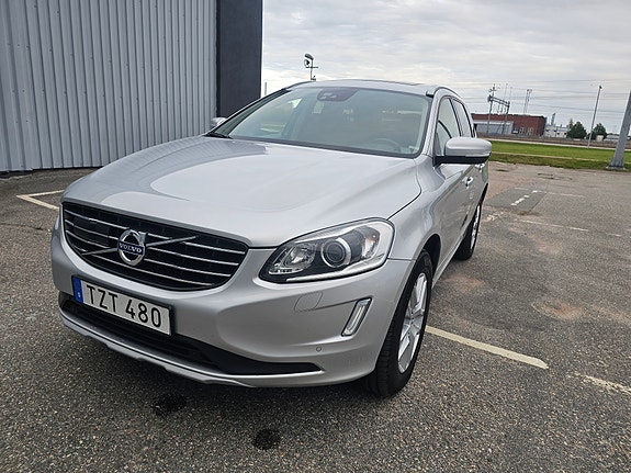 Volvo XC60 2 of 30