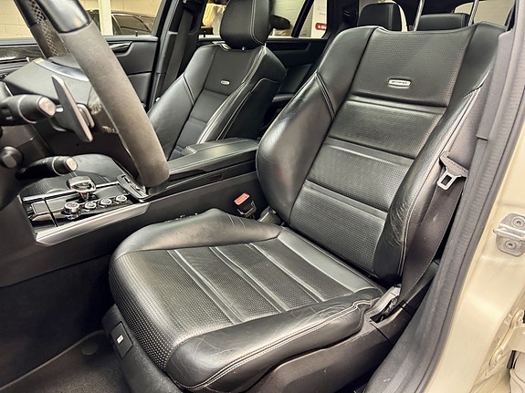 Mercedes-Benz E63 16 of 25