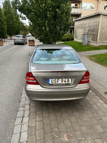 Mercedes-Benz C180 3 of 11