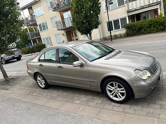 Mercedes-Benz C180 4 of 11
