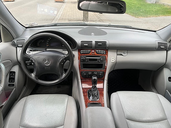 Mercedes-Benz C180 9 of 11