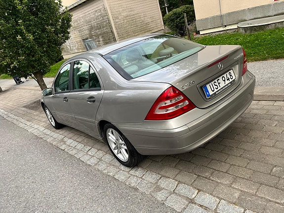 Mercedes-Benz C180 5 of 11
