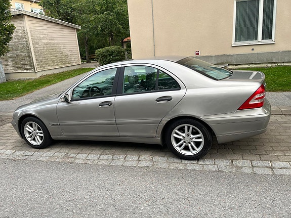Mercedes-Benz C180 6 of 11