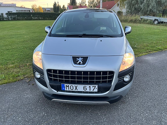 Peugeot 3008 2 of 9
