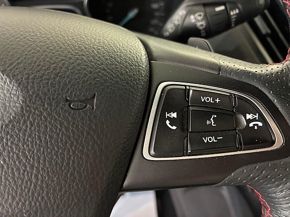 Ford Kuga 16 of 19