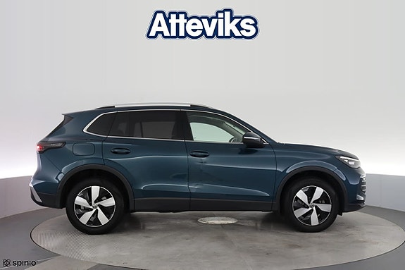 Volkswagen Tiguan 2 of 24