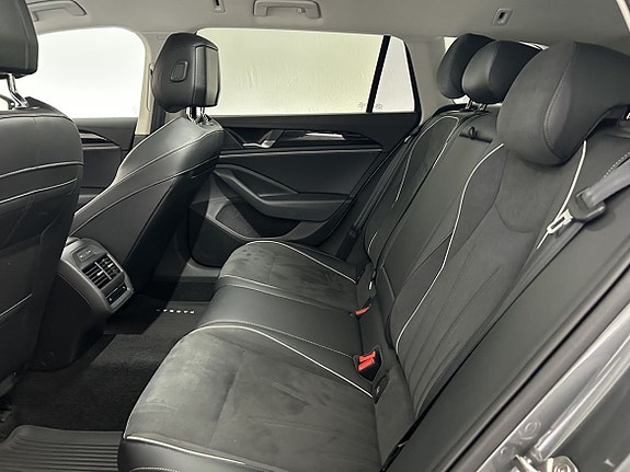 Volkswagen Passat 10 of 23