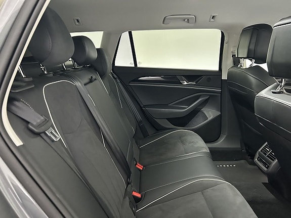 Volkswagen Passat 13 of 23