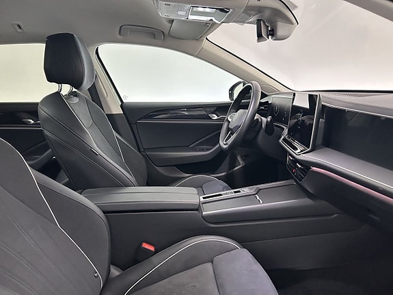 Volkswagen Passat 15 of 23