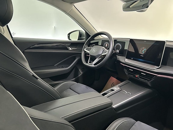 Volkswagen Passat 14 of 23