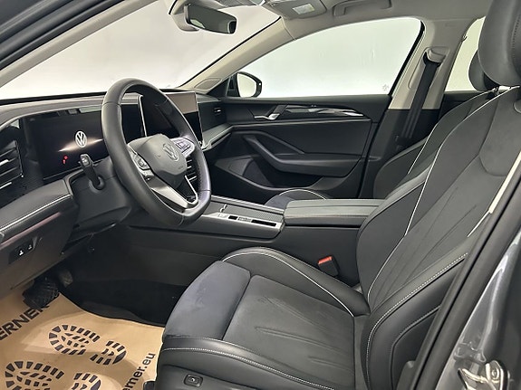 Volkswagen Passat 9 of 23