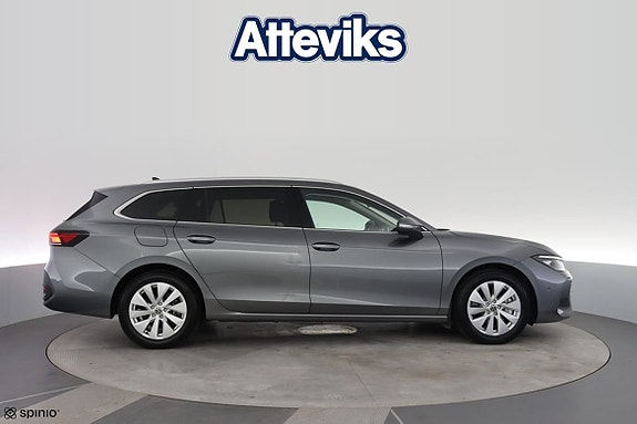 Volkswagen Passat 2 of 23