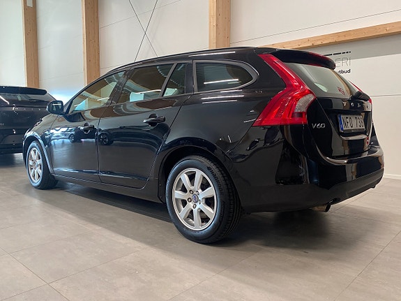 Volvo V60 4 of 15