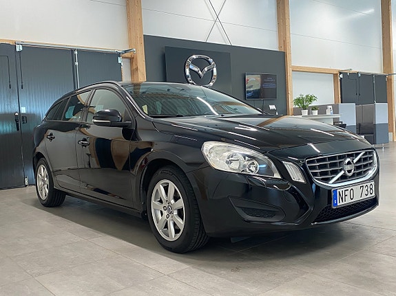 Volvo V60 2 of 15