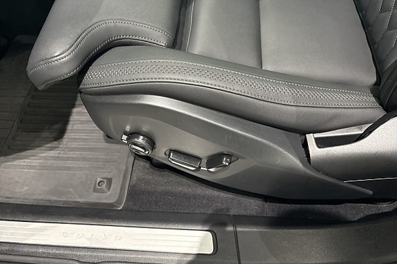 Volvo XC60 19 of 30