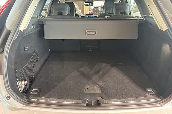 Volvo XC60 13 of 30