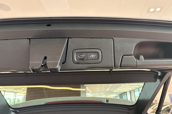 Volvo XC60 14 of 30