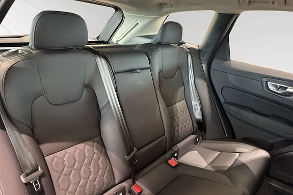 Volvo XC60 11 of 30