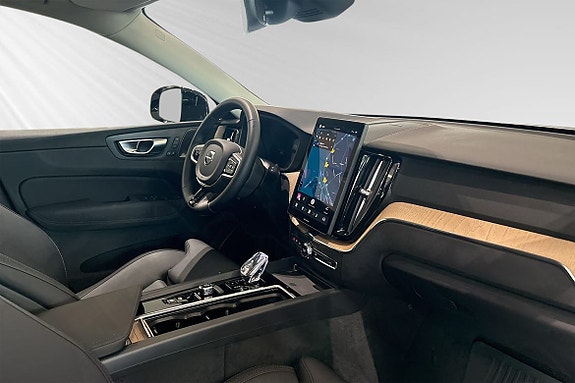 Volvo XC60 10 of 30