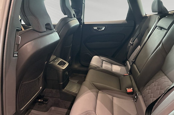 Volvo XC60 8 of 30
