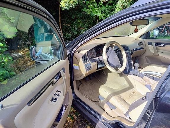 Volvo XC70 3 of 7