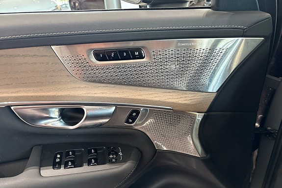 Volvo XC90 24 of 30