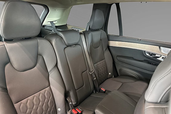 Volvo XC90 11 of 30