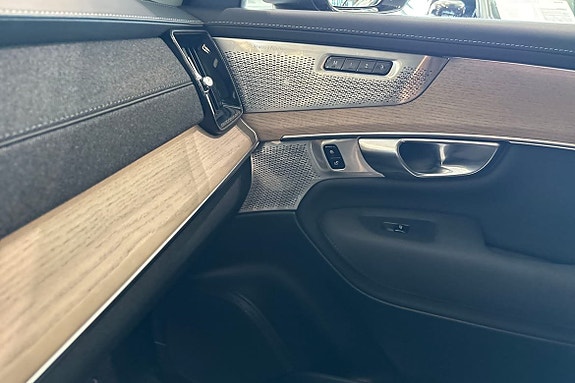 Volvo XC90 27 of 30