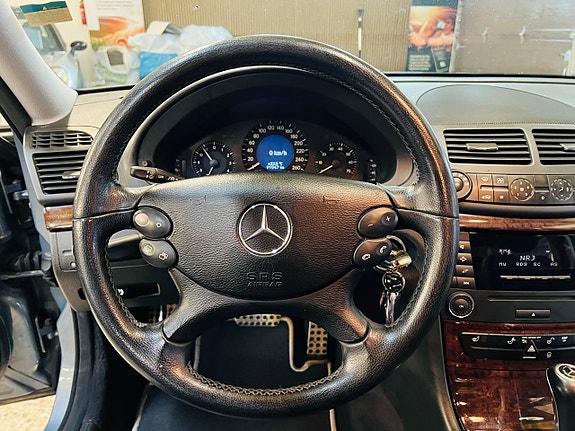 Mercedes-Benz E200 12 of 19
