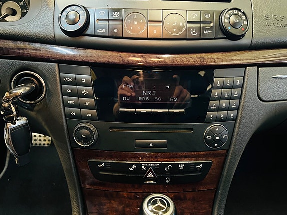 Mercedes-Benz E200 13 of 19