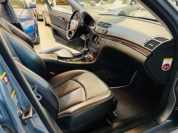 Mercedes-Benz E200 8 of 19