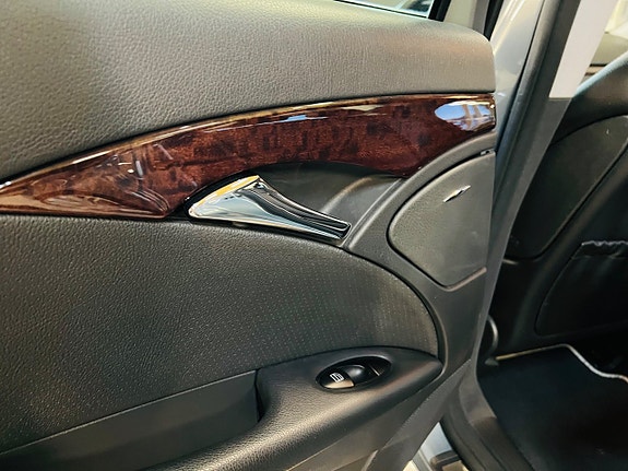 Mercedes-Benz E200 16 of 19