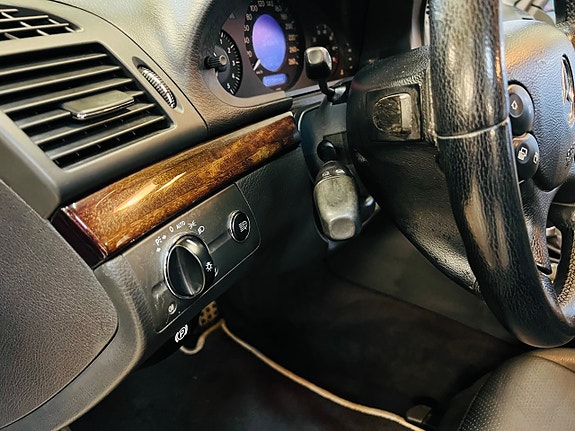 Mercedes-Benz E200 14 of 19