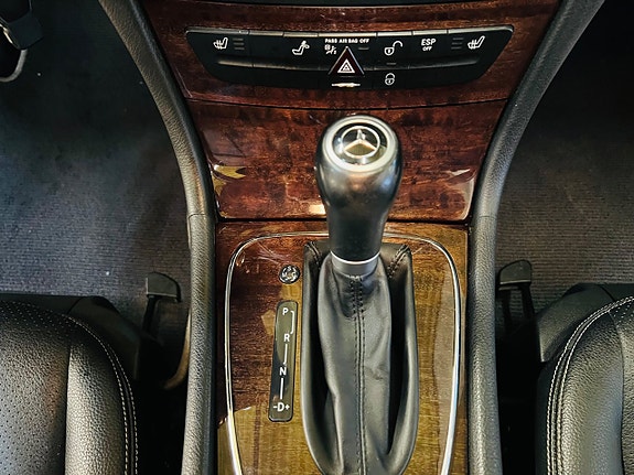 Mercedes-Benz E200 15 of 19