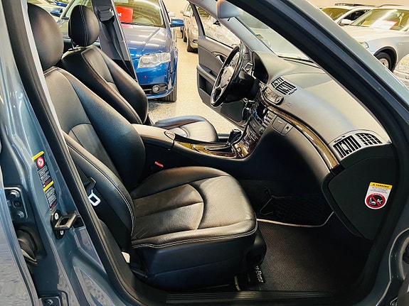 Mercedes-Benz E200 10 of 19