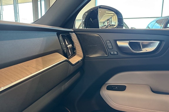 Volvo XC60 25 of 30