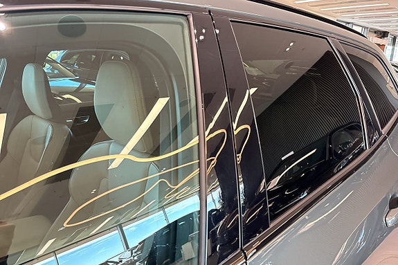 Volvo XC60 15 of 30