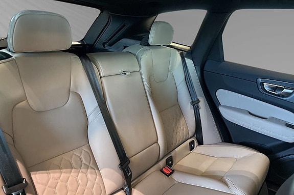 Volvo XC60 11 of 30