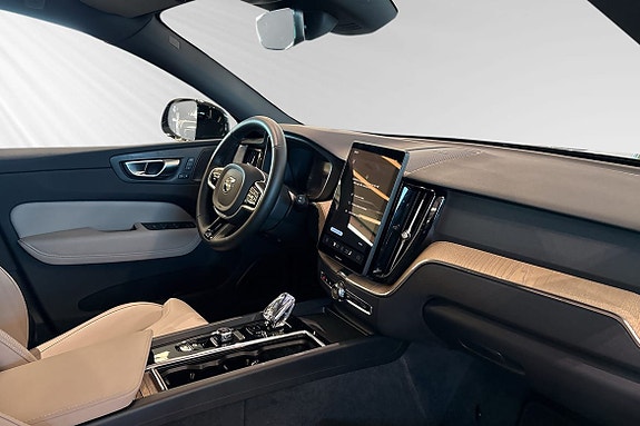Volvo XC60 10 of 30