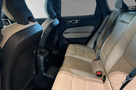 Volvo XC60 8 of 30