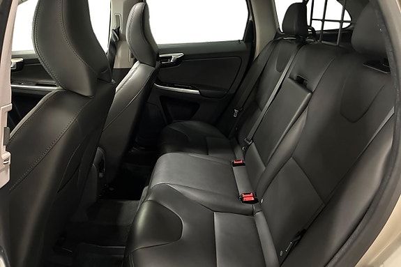 Volvo XC60 14 of 30