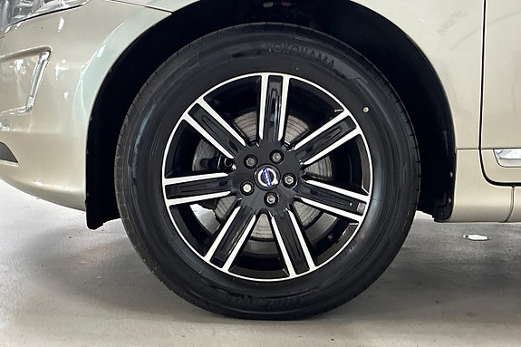 Volvo XC60 11 of 30