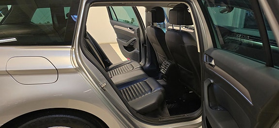 Volkswagen Passat 17 of 21