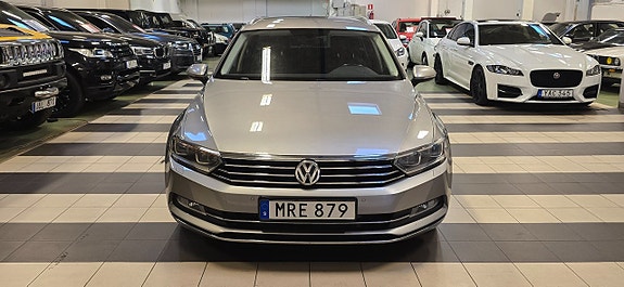 Volkswagen Passat 3 of 21