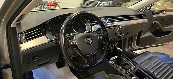 Volkswagen Passat 11 of 21
