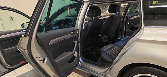 Volkswagen Passat 15 of 21