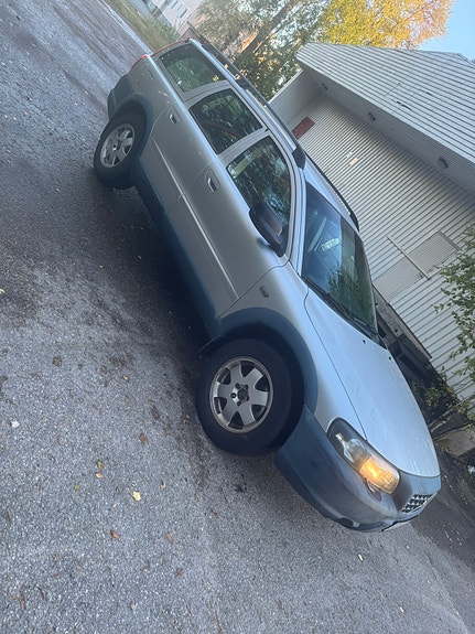 Volvo XC70 2 of 7