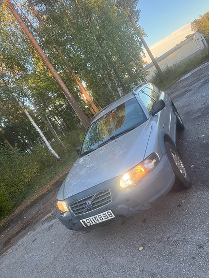 Volvo XC70 3 of 7
