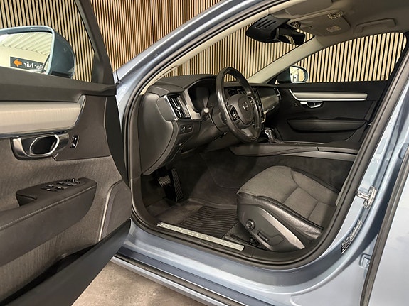 Volvo V90 10 of 30